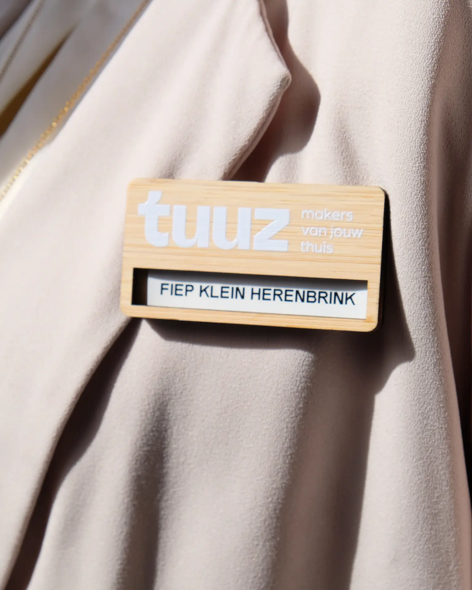 TUUZ, Naambadges