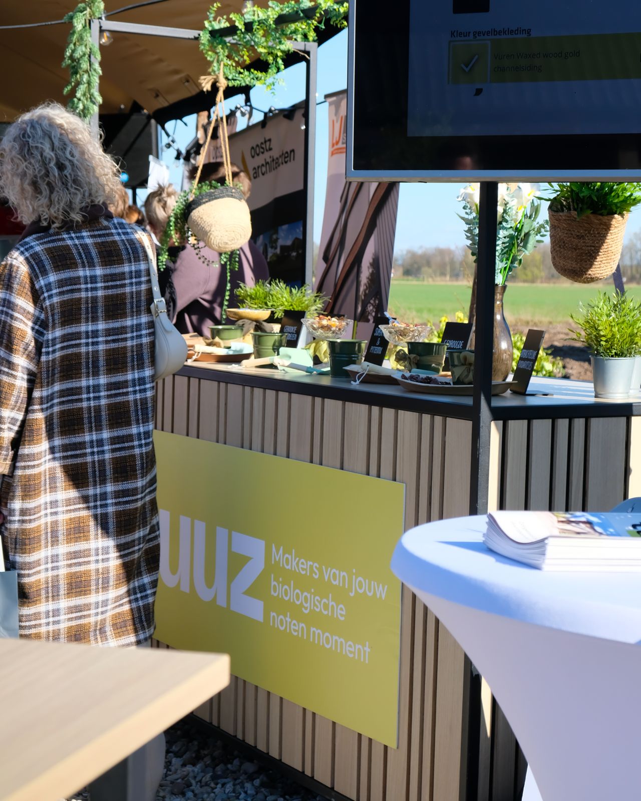 TUUZ, Stand op locatie