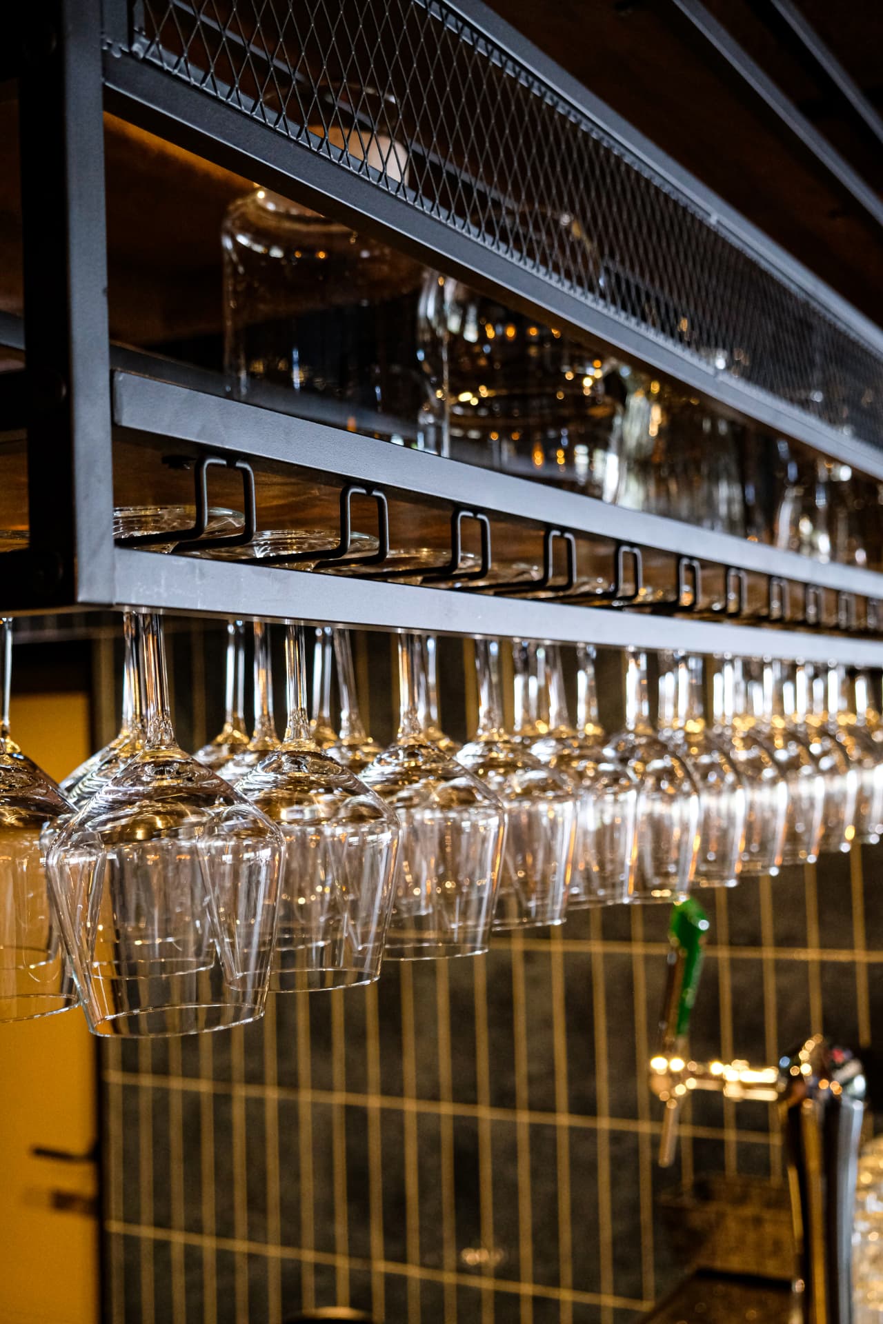 De Schoenmaker, Bar & materialen